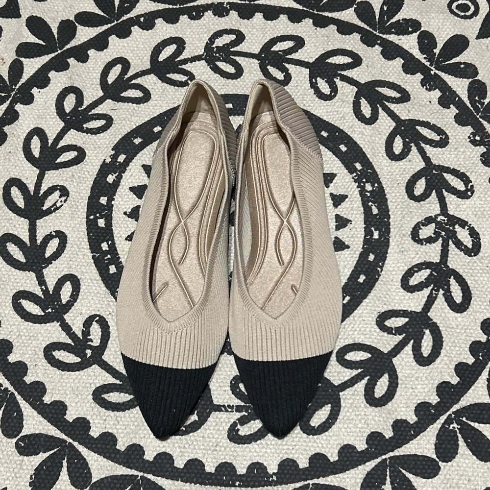 Women's Beige & Black Knit Pointed Toe Ballet Flats Slip On Shoes Size 7.5 NIB